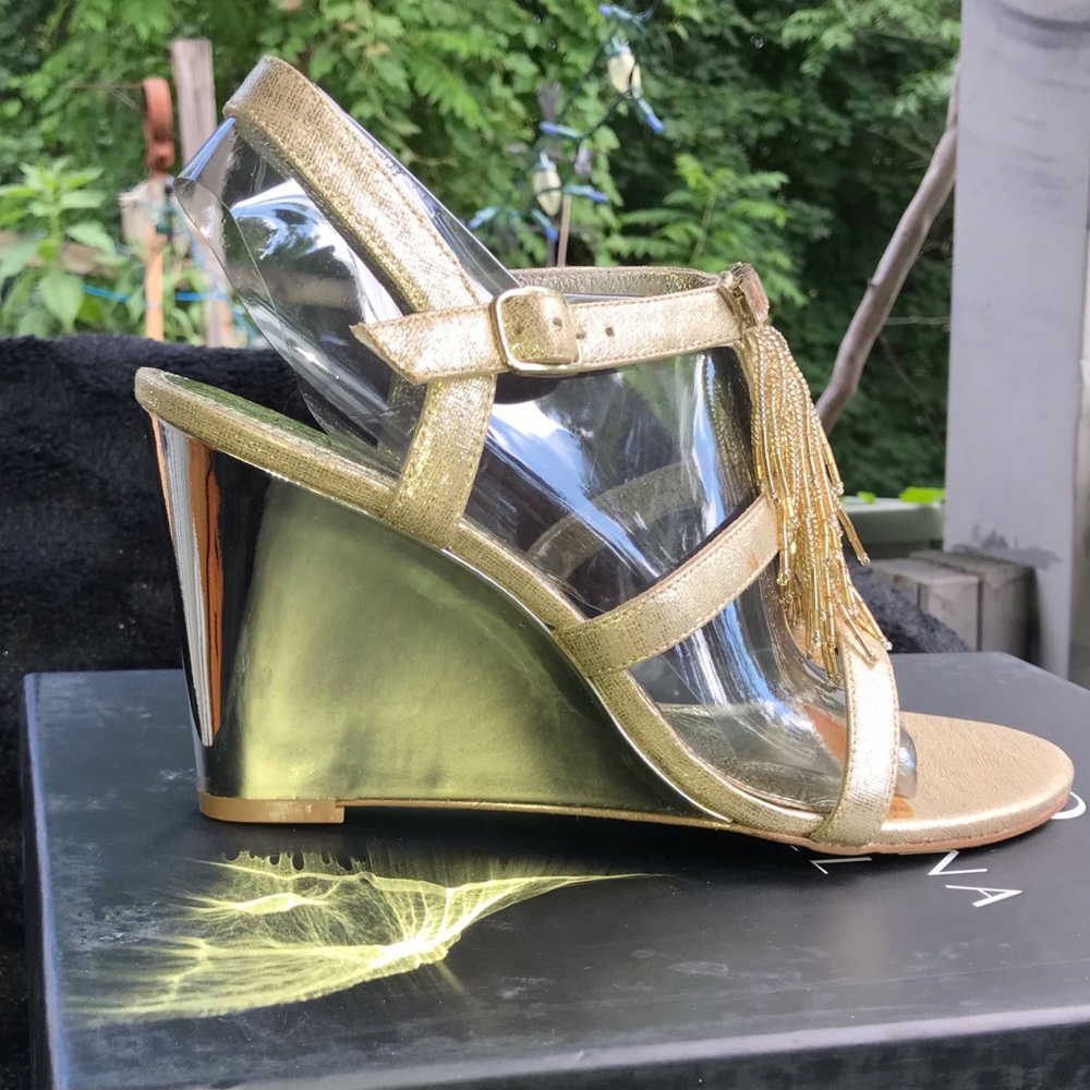 Adrianna Papell gold heels NEW size 8